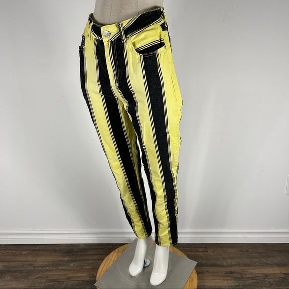 💕BDG Yellow and Black Striped Women's mom Jeans 27x30 - Picture 3 of 13